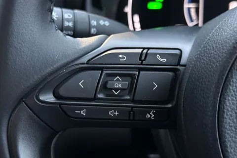 MF24EEG Toyota Yaris Cross 1.5 Hybrid Design 5dr CVT Thumbnail #37