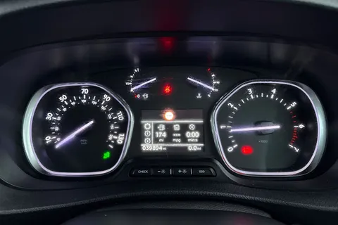 DH19PFF PEUGEOT Traveller 2.0 BlueHDi Allure Standard MPV MWB Euro 6 (s/s) 5dr Thumbnail #40