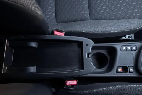 MF24EEG Toyota Yaris Cross 1.5 Hybrid Design 5dr CVT Thumbnail #42