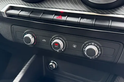 PX75KNP Audi Q2 S line 35 TFSI  150 PS S tronic Thumbnail #23