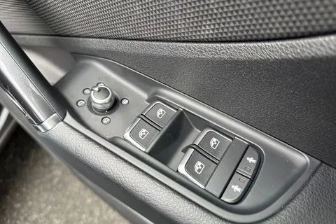 PX75KNP Audi Q2 S line 35 TFSI  150 PS S tronic Thumbnail #49