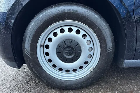 CX74VKK Volkswagen Id. Buzz Cargo Pro 79kWh Commerce Auto 5dr Thumbnail #13