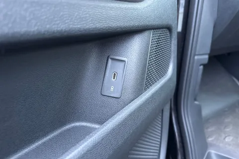 CX74VKK Volkswagen Id. Buzz Cargo Pro 79kWh Commerce Auto 5dr Thumbnail #36