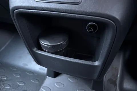 CX74VKK Volkswagen Id. Buzz Cargo Pro 79kWh Commerce Auto 5dr Thumbnail #39