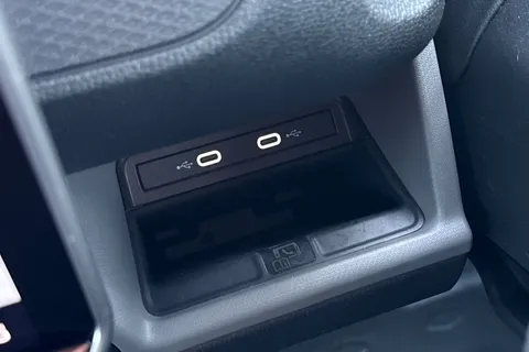 CX74VKK Volkswagen Id. Buzz Cargo Pro 79kWh Commerce Auto 5dr Thumbnail #40