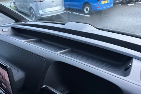 CX74VKK Volkswagen Id. Buzz Cargo Pro 79kWh Commerce Auto 5dr Thumbnail #41