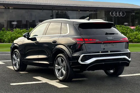  Audi Q3 2.0 TDI S line S Tronic Euro 6 (s/s) 5dr Thumbnail #3