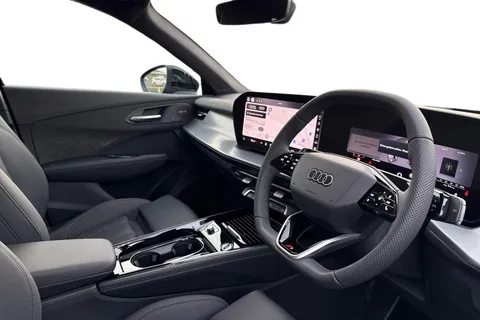  Audi Q3 2.0 TDI S line S Tronic Euro 6 (s/s) 5dr Thumbnail #14