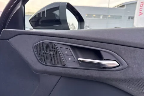  Audi Q3 2.0 TDI S line S Tronic Euro 6 (s/s) 5dr Thumbnail #21