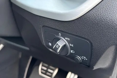  Audi Q2 1.5 TFSI CoD 35 S line S Tronic Euro 6 (s/s) 5dr Thumbnail #46