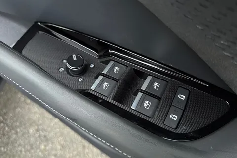  Audi Q3 2.0 TDI S line S Tronic Euro 6 (s/s) 5dr Thumbnail #49