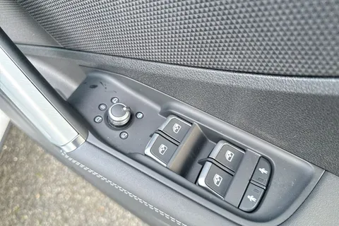  Audi Q2 1.5 TFSI CoD 35 S line S Tronic Euro 6 (s/s) 5dr Thumbnail #49