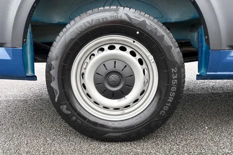 DC75AVU Volkswagen Crafter CR35 Panel van Commerce Plus MWB 140 2.0 TDI 8sp Aut  - MY25/Rear Camera Thumbnail #11