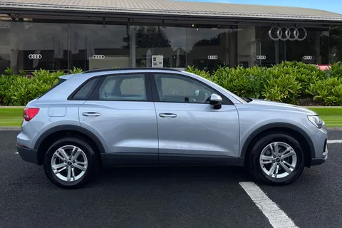 PJ72KYV Audi Q3 Technik 35 TDI  150 PS S tronic Thumbnail #4