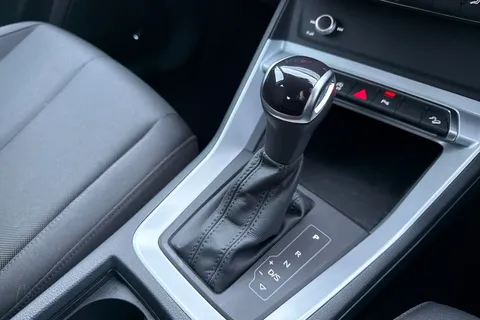 PJ72KYV Audi Q3 Technik 35 TDI  150 PS S tronic Thumbnail #24