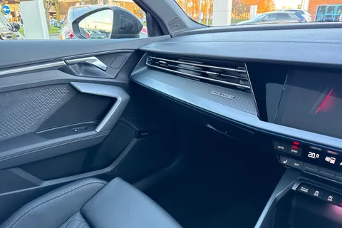  Audi S3 2.0 TFSI Vorsprung Sportback S Tronic quattro Euro 6 (s/s) 5dr Thumbnail #20