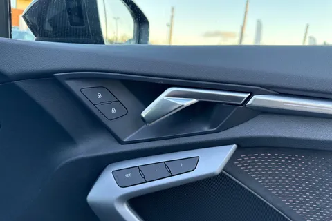  Audi S3 2.0 TFSI Vorsprung Sportback S Tronic quattro Euro 6 (s/s) 5dr Thumbnail #21