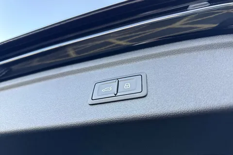  Audi S3 2.0 TFSI Vorsprung Sportback S Tronic quattro Euro 6 (s/s) 5dr Thumbnail #36