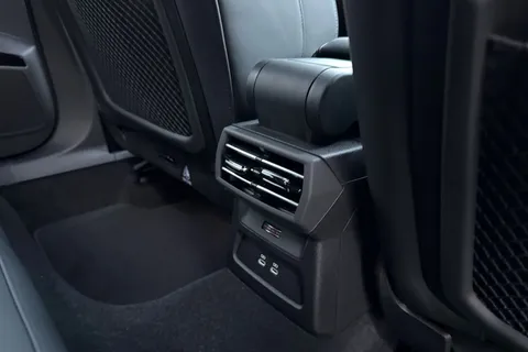  Audi S3 2.0 TFSI Vorsprung Sportback S Tronic quattro Euro 6 (s/s) 5dr Thumbnail #38