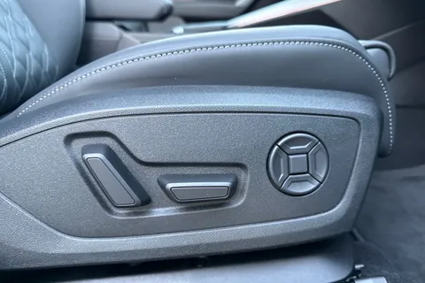  Audi S3 2.0 TFSI Vorsprung Sportback S Tronic quattro Euro 6 (s/s) 5dr Thumbnail #45