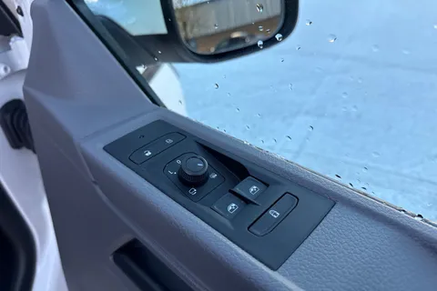 PK74OEW Volkswagen Transporter T32 Kombi Highline LWB 150 PS 2.0 TDI 6sp Manual Thumbnail #22