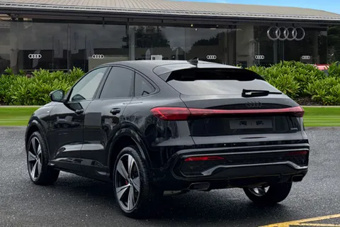  Audi Q5 2.0 TFSI Edition 1 Sportback S Tronic quattro Euro 6 (s/s) 5dr Thumbnail #3