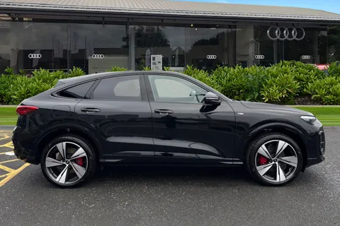  Audi Q5 2.0 TFSI Edition 1 Sportback S Tronic quattro Euro 6 (s/s) 5dr Thumbnail #4