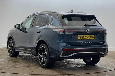 KR25OHG Volkswagen Tiguan 1.5 TSI 272 eHybrid R-Line 5dr DSG ⭐Tilting and sliding panoramic sunroof ⭐ Thumbnail #3