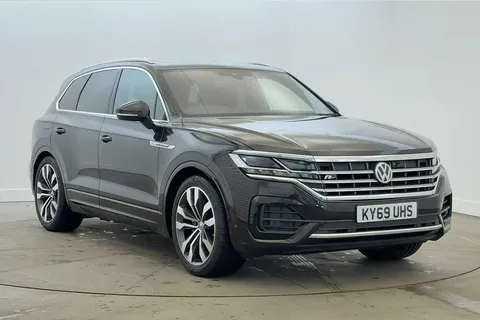 KY69UHS Volkswagen Touareg 3.0 V6 TDI 4M R-Line Tech ⭐Towbar, Sunroof, Professional chassis pack & mor Thumbnail #1
