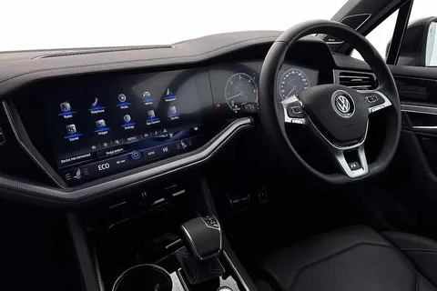 KY69UHS Volkswagen Touareg 3.0 V6 TDI 4M R-Line Tech ⭐Towbar, Sunroof, Professional chassis pack & mor Thumbnail #2