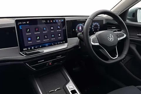 DC25ZKZ Volkswagen Passat 1.5 TSI eHybrid Life 5dr DSG Thumbnail #2