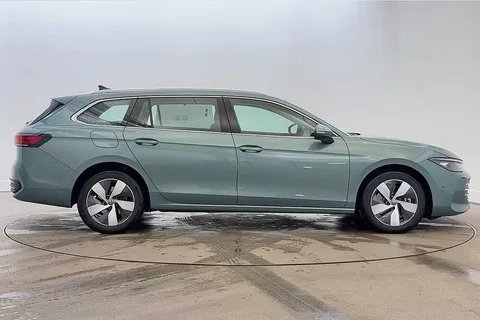 DC25ZKZ Volkswagen Passat 1.5 TSI eHybrid Life 5dr DSG Thumbnail #4