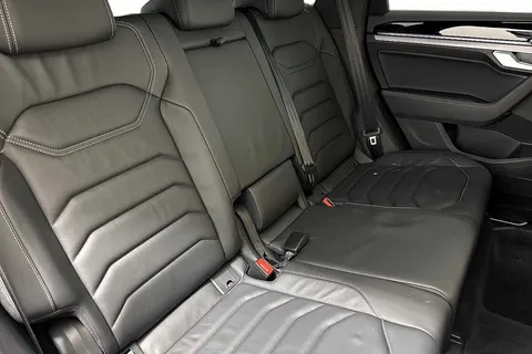 KY69UHS Volkswagen Touareg 3.0 V6 TDI 4M R-Line Tech ⭐Towbar, Sunroof, Professional chassis pack & mor Thumbnail #9