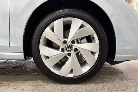 GL75DKO Volkswagen Golf 1.5 TSI 150 Style 5dr Thumbnail #5