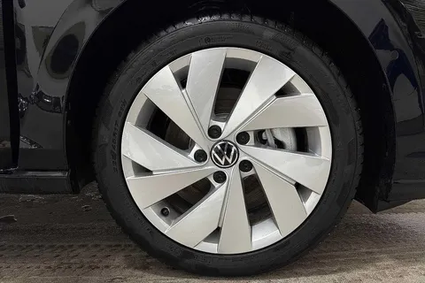 KP75LSD Volkswagen Golf 1.5 TSI 204 Match eHybrid 5dr DSG Thumbnail #6