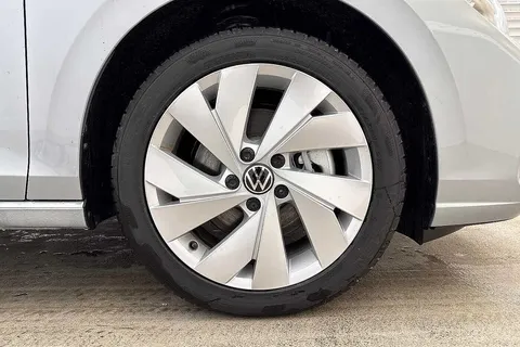 KM75BTZ Volkswagen Golf 1.5 TSI 204 Style eHybrid 5dr DSG Thumbnail #6