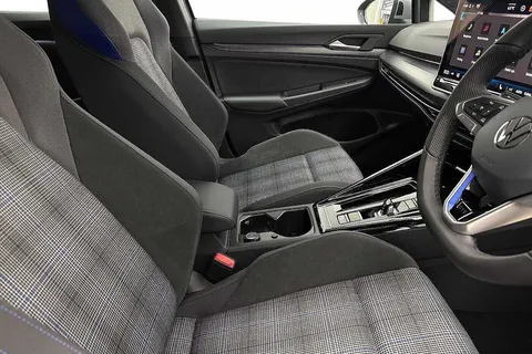 KP75LNF Volkswagen Golf 1.5 TSI 272 GTE eHybrid 5dr DSG Thumbnail #10