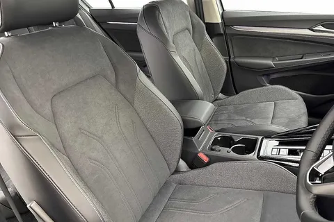 KM75BTZ Volkswagen Golf 1.5 TSI 204 Style eHybrid 5dr DSG Thumbnail #11