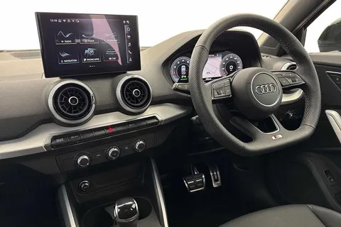 KO25VFU Audi Q2 Black Edition 35 TFSI  150 PS S tronic Thumbnail #2