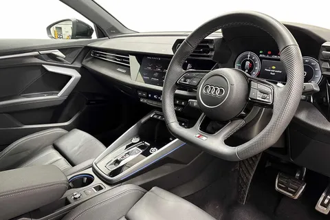 KY74FKF Audi A3 Black Edition 40 TFSI e  204 PS S tronic Thumbnail #7