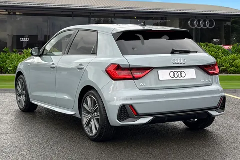  Audi A1 1.0 TFSI 30 S line Sportback S Tronic Euro 6 (s/s) 5dr Thumbnail #3