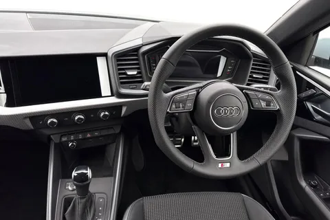  Audi A1 1.0 TFSI 30 S line Sportback S Tronic Euro 6 (s/s) 5dr Thumbnail #18