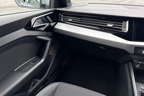  Audi A1 1.0 TFSI 30 S line Sportback S Tronic Euro 6 (s/s) 5dr Thumbnail #20