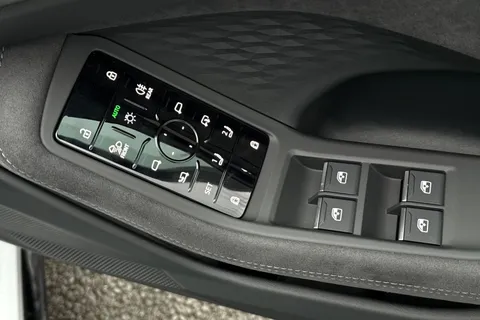  Audi A6 Avant 2.0 TDI Edition 1 S Tronic quattro Euro 6 (s/s) 5dr Thumbnail #21