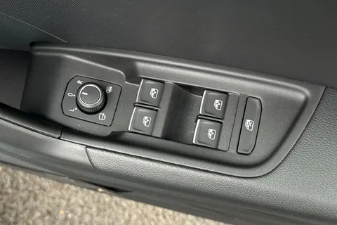  Audi A1 1.0 TFSI 30 S line Sportback S Tronic Euro 6 (s/s) 5dr Thumbnail #21