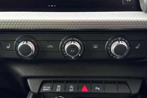  Audi A1 1.0 TFSI 30 S line Sportback S Tronic Euro 6 (s/s) 5dr Thumbnail #22