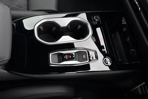  Audi A6 Avant 2.0 TDI Edition 1 S Tronic quattro Euro 6 (s/s) 5dr Thumbnail #23