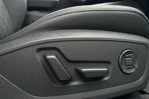  Audi A6 Avant 2.0 TDI Edition 1 S Tronic quattro Euro 6 (s/s) 5dr Thumbnail #32