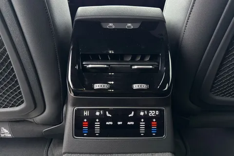  Audi A6 Avant 2.0 TDI Edition 1 S Tronic quattro Euro 6 (s/s) 5dr Thumbnail #34