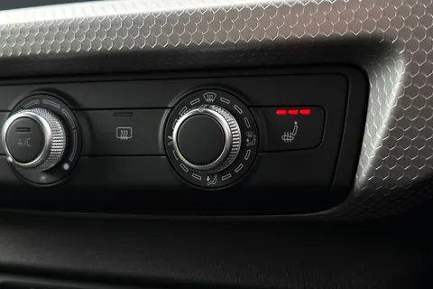  Audi A1 1.0 TFSI 30 S line Sportback S Tronic Euro 6 (s/s) 5dr Thumbnail #42